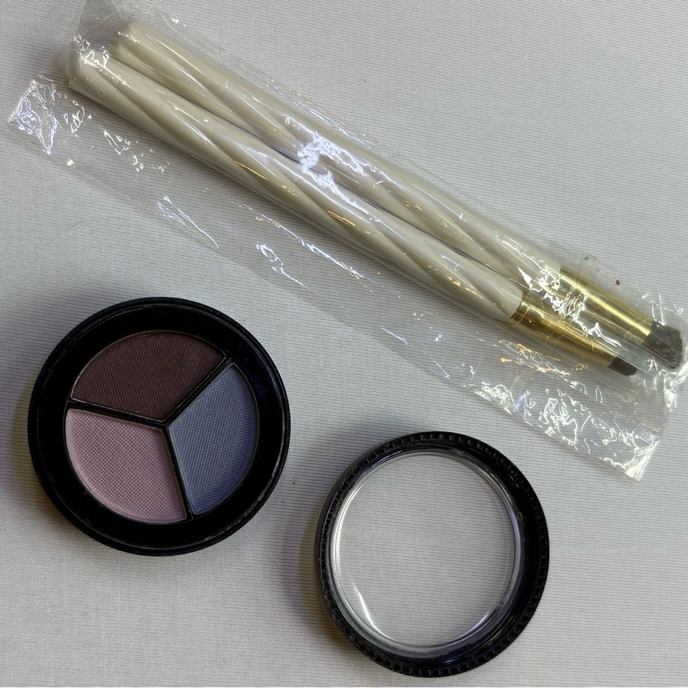 Paese Luxus Trio Eyeshadow Palette with Tarte Magic Wands Brush Set